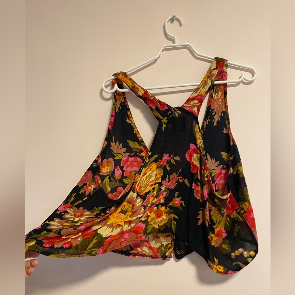 Cute float crop top tank - Picture 3 of 4